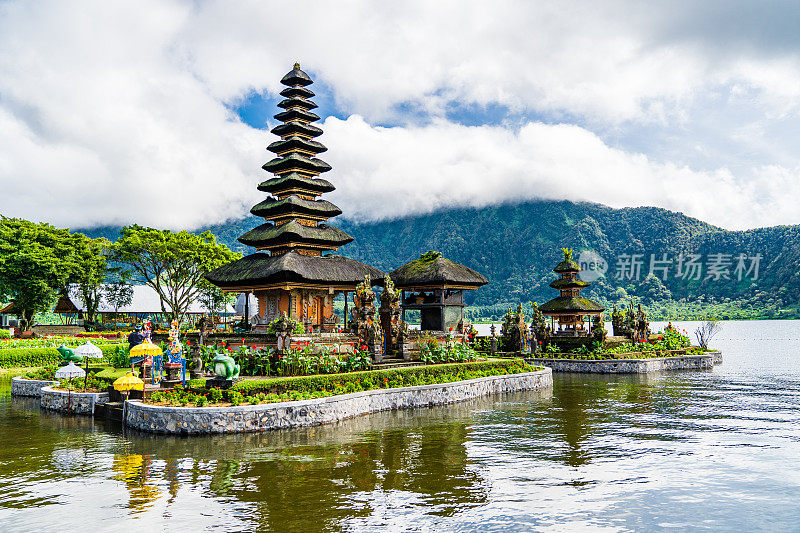 Pura Beji Ulun Danu在巴厘岛的水寺庙工作